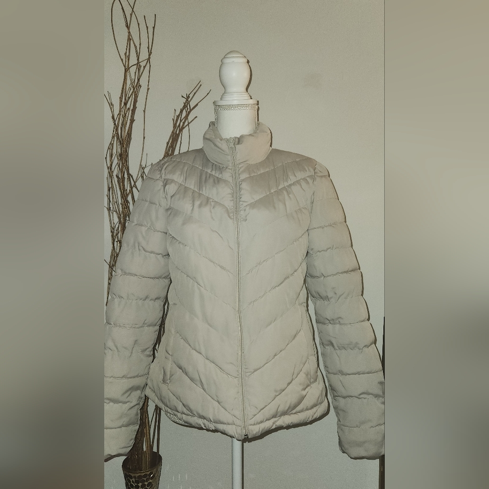 GAP women's grey puffer jacket